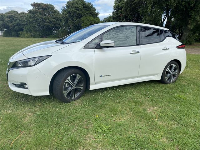 Picture of 40 KWH LEAF G 2017 18k km, Clean Car Rebate Eligible, 91.6% SOH
